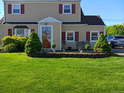 /international/us/70-corncrib-lane-levittown-ny-110105293500/
