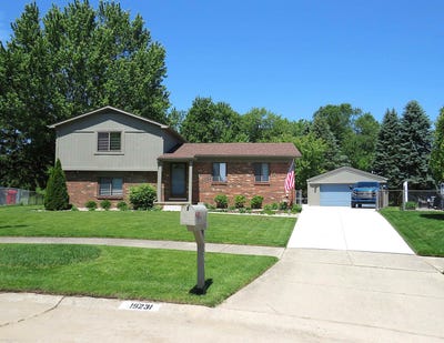 /international/us/19231-cooper-street-clinton-township-mi-110108480437/