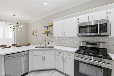 /international/us/251-s-green-valley-parkway-henderson-nv-110106818679/