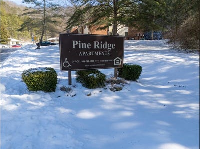 /international/us/300-pine-ridge-drive-morehead-ky-110105359007/