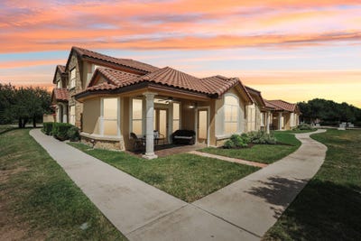/international/us/2010-american-dr-lago-vista-tx-110100471451/