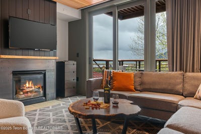 /international/us/3335-w-villlage-drive-teton-village-wy-110099593784/