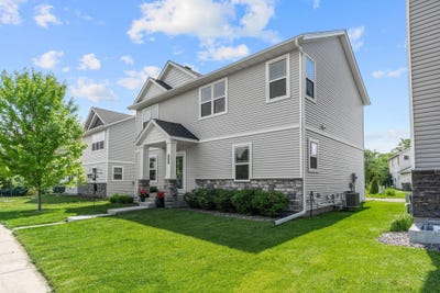 /international/us/3006-hemingway-drive-chaska-mn-110108603473/