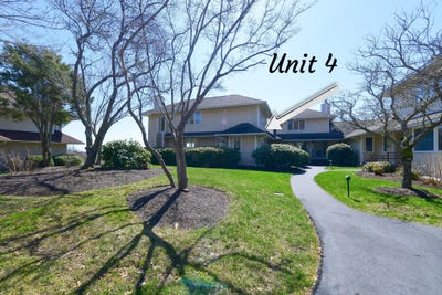 /international/us/4-bittersweet-lane-buzzards-bay-ma-110107278674/