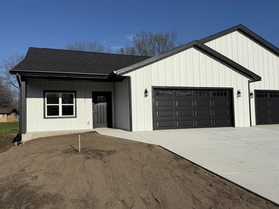 /international/us/1222-prairie-avenue-janesville-wi-110108821038/
