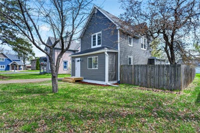 /international/us/816-n-summit-street-spooner-wi-110107819960/