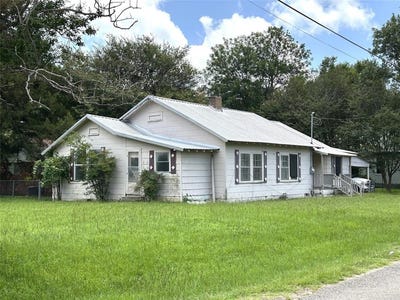 /international/us/195-s-howison-bogata-tx-110100393569/