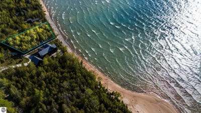 /international/us/00-n-onominese-trail-northport-mi-110107997623/