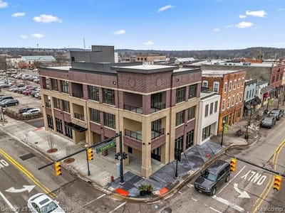 /international/us/156-n-center-street-northville-mi-110097215724/
