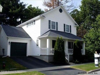 /international/us/27-horseshoe-drive-saratoga-springs-ny-110105859659/