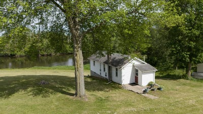 /international/us/810-s-constantine-street-three-rivers-mi-110108749059/