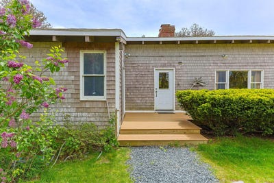 /international/us/25-noons-drive-truro-ma-110108409394/