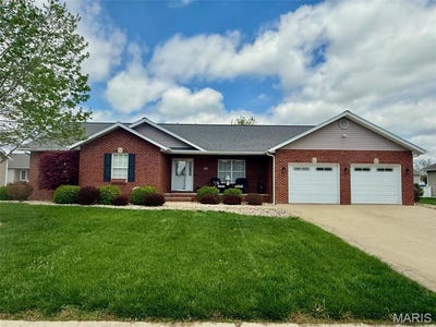 /international/us/923-west-third-street-aviston-il-110099338911/