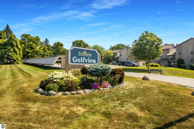 /international/us/5564-golfview-court-williamsburg-mi-110101457094/