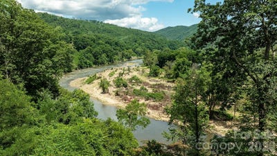 /international/us/821-river-road-hot-springs-nc-110109156714/
