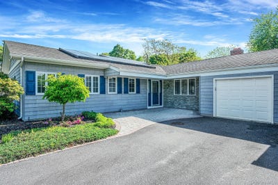 /international/us/17-n-durkee-lane-east-patchogue-ny-110108338693/