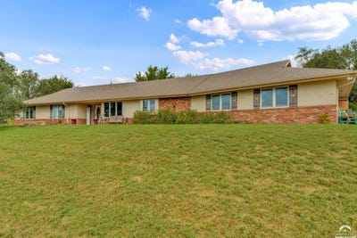 /international/us/1058-e-932nd-road-lawrence-ks-110120108325/