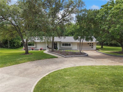 /international/us/303-brookside-drive-e-bryan-tx-110107891586/