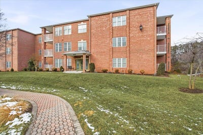 /international/us/3025-mcvitty-forest-dr-roanoke-va-110104140660/