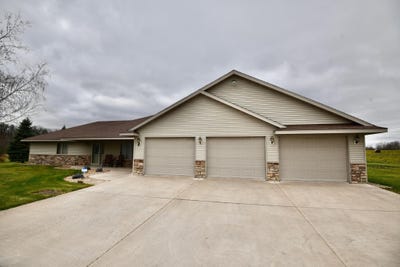 /international/us/12221-85th-avenue-milaca-mn-110107519495/