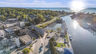 /international/us/259-kalamazoo-street-south-haven-mi-110107570394/