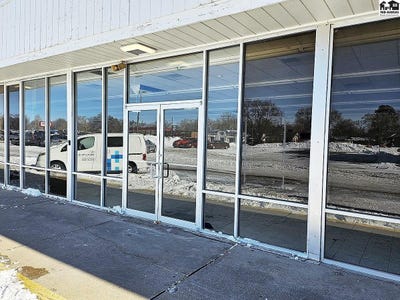 /international/us/1314-n-main-st-mcpherson-ks-110096694195/