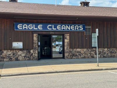 /international/us/204-second-st-s-eagle-river-wi-110106851935/