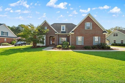 /international/us/4923-bramble-street-hope-mills-nc-110120057530/