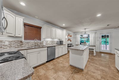 /international/us/213-king-arthur-drive-weatherford-tx-110108747041/