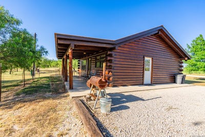 /international/us/28-private-road-3855-utopia-tx-110120690722/