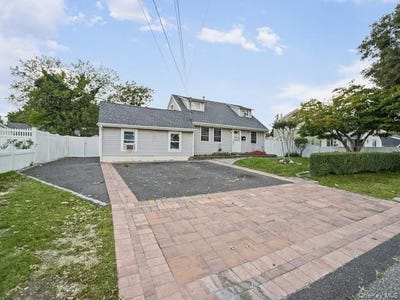 /international/us/126-claywood-drive-brentwood-ny-110120123847/