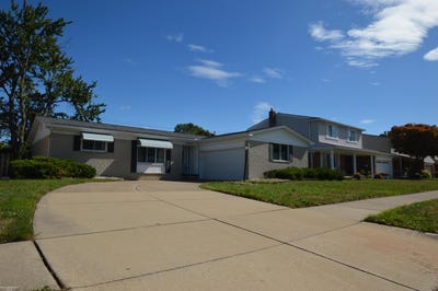 /international/us/22825-newberry-street-saint-clair-shores-mi-110119729728/
