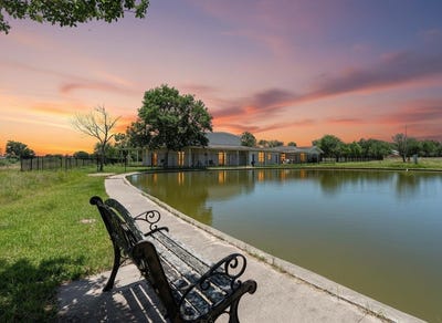 /international/us/3345-e-austin-st-giddings-tx-110108883628/