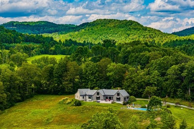 /international/us/353-cabot-road-woodstock-vt-110109619398/