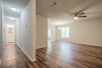 /international/us/244-w-mcfarland-street-bells-tx-110108860061/