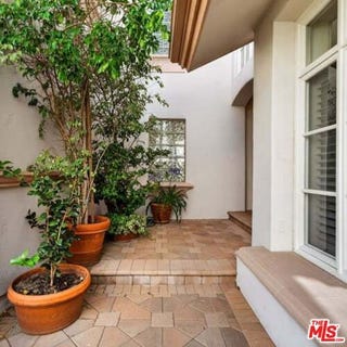 /international/us/12699-promontory-rd-los-angeles-ca-110110369004/