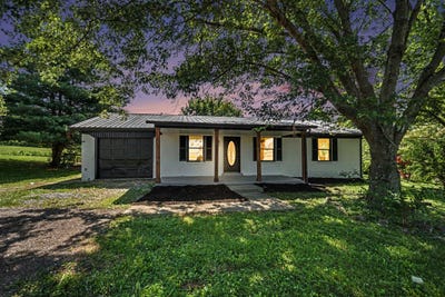 /international/us/3885-louisville-road-salvisa-ky-110109056152/