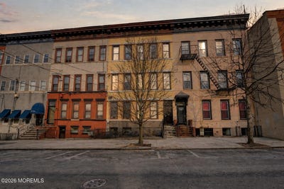 /international/us/1202-13th-street-north-bergen-nj-110105195621/