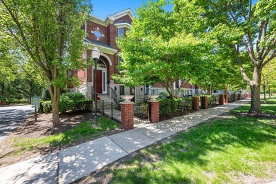 /international/us/1127-gilbert-avenue-downers-grove-il-110108033876/