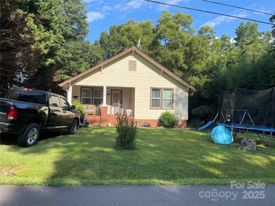 /international/us/1317-14th-street-ne-hickory-nc-110101054852/