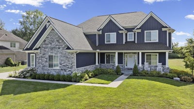 /international/us/23920-fairview-drive-new-boston-mi-110119441914/