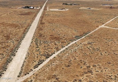 /international/us/w-cor-avenue-b-av-highway-75w-lancaster-ca-110108661141/