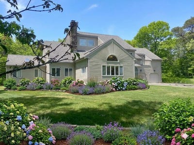 /international/us/17-heron-way-mashpee-ma-110108443300/