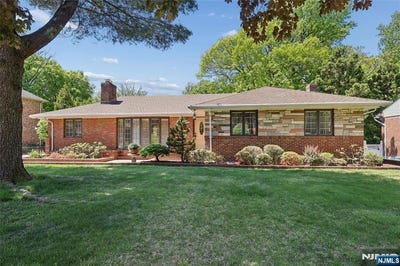 /international/us/12-beverly-road-englewood-cliffs-nj-110107992829/