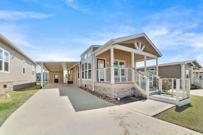 /international/us/41-tranquility-trails-way-willis-tx-110101245591/