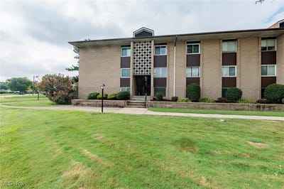 /international/us/10427-n-church-drive-unit-123-parma-heights-oh-110101257949/