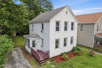 /international/us/46-second-street-hoosick-falls-ny-110108343039/