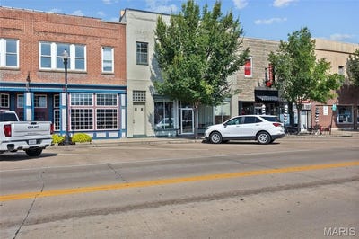 /international/us/120-n-main-street-de-soto-mo-110108304035/