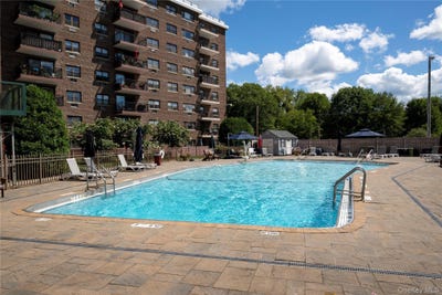 /international/us/200-diplomat-drive-mount-kisco-ny-110102025939/