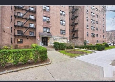 /international/us/138-25-31-drive-flushing-ny-110102576012/
